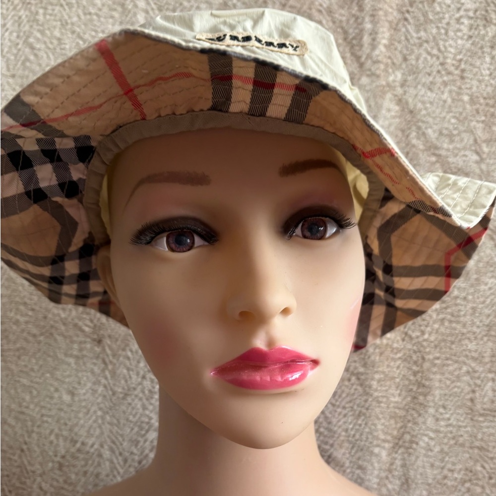 Burberry Nova Check waterproof Hat M/L New - Picture 6 of 15